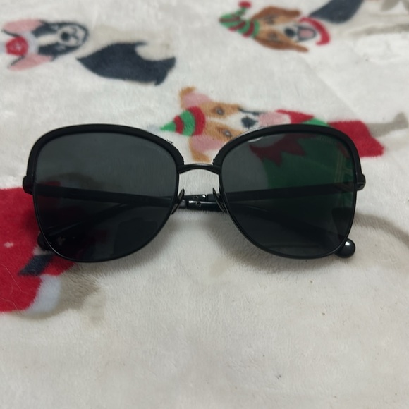 🎄🎄Low Start🎄🎄Chanel sunglasses gently used with pouch, glass case and Sonny’s - Picture 1 of 17
